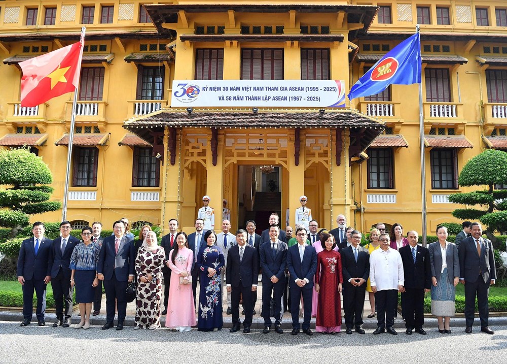 Lễ thượng cờ kỷ niệm 58 năm Ngày thành lập ASEAN - ảnh 7