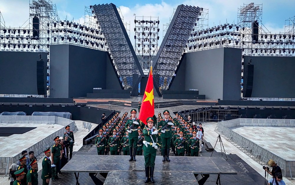 Tái hiện hình ảnh duyệt binh trên Quảng trường Đỏ tại Sân vận động Mỹ Đình - ảnh 2