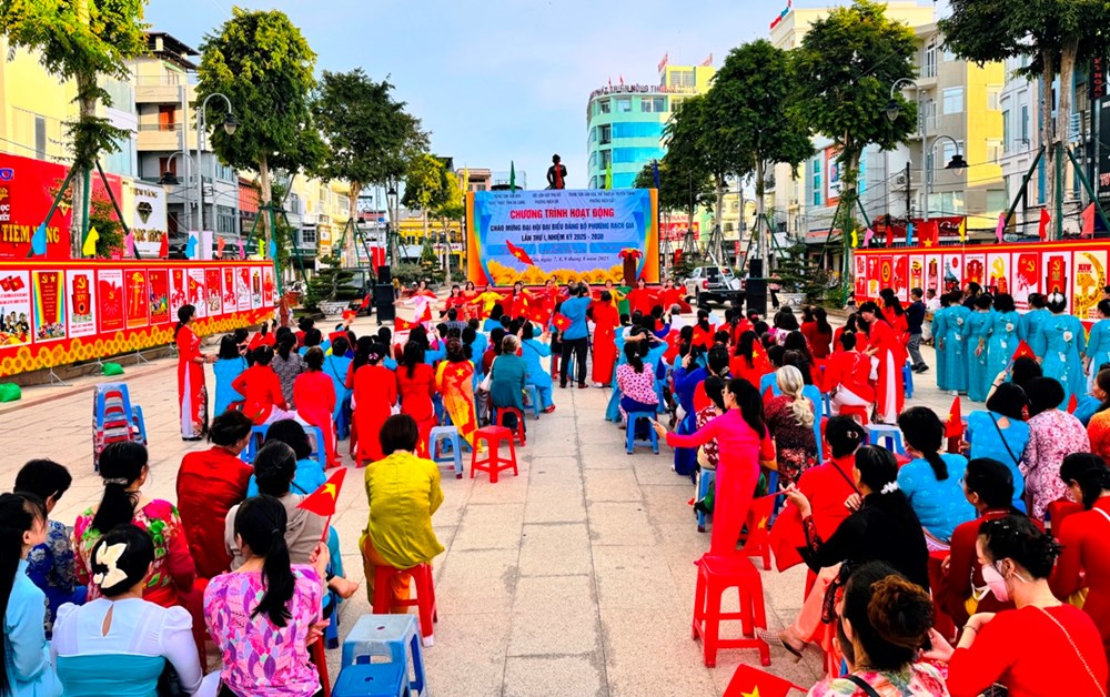 An Giang triển lãm, chiếu phim tuyên truyền Đại hội Đảng bộ các cấp - ảnh 1