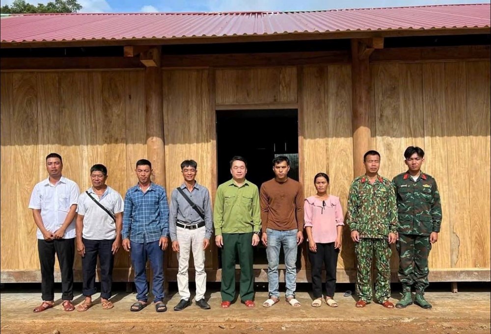 Bàn giao nhà cho hộ nghèo, đặc biệt khó khăn ở vùng cao Nậm Kè - ảnh 1