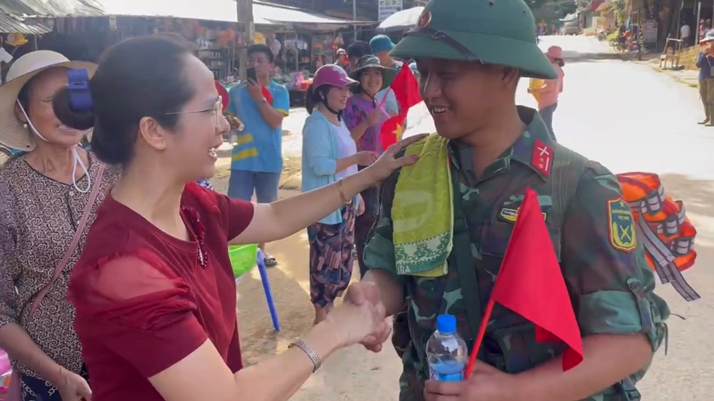 140 cán bộ, chiến sĩ hoàn thành nhiệm vụ giúp dân khắc phục hậu quả mưa lũ - ảnh 1