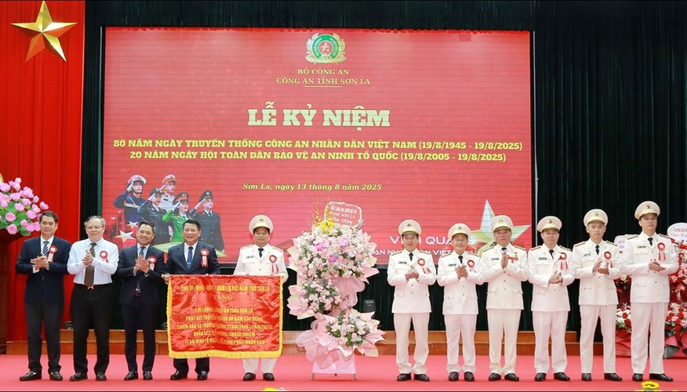Sơn La kỷ niệm 80 năm ngày truyền thống Công an nhân dân - ảnh 1