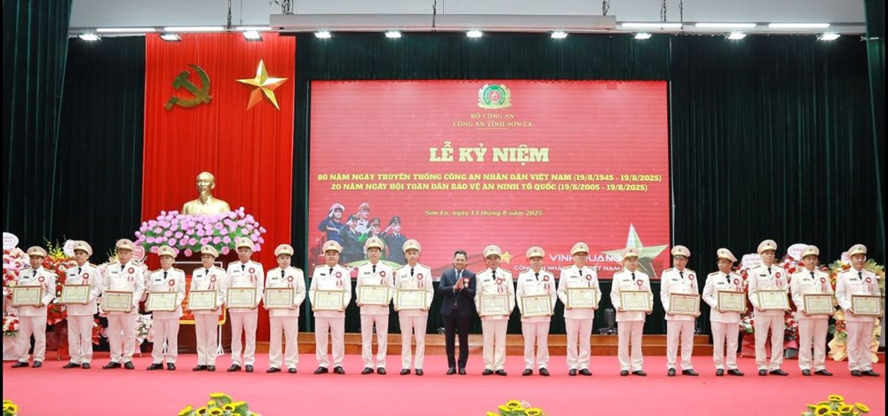 Sơn La kỷ niệm 80 năm ngày truyền thống Công an nhân dân - ảnh 2