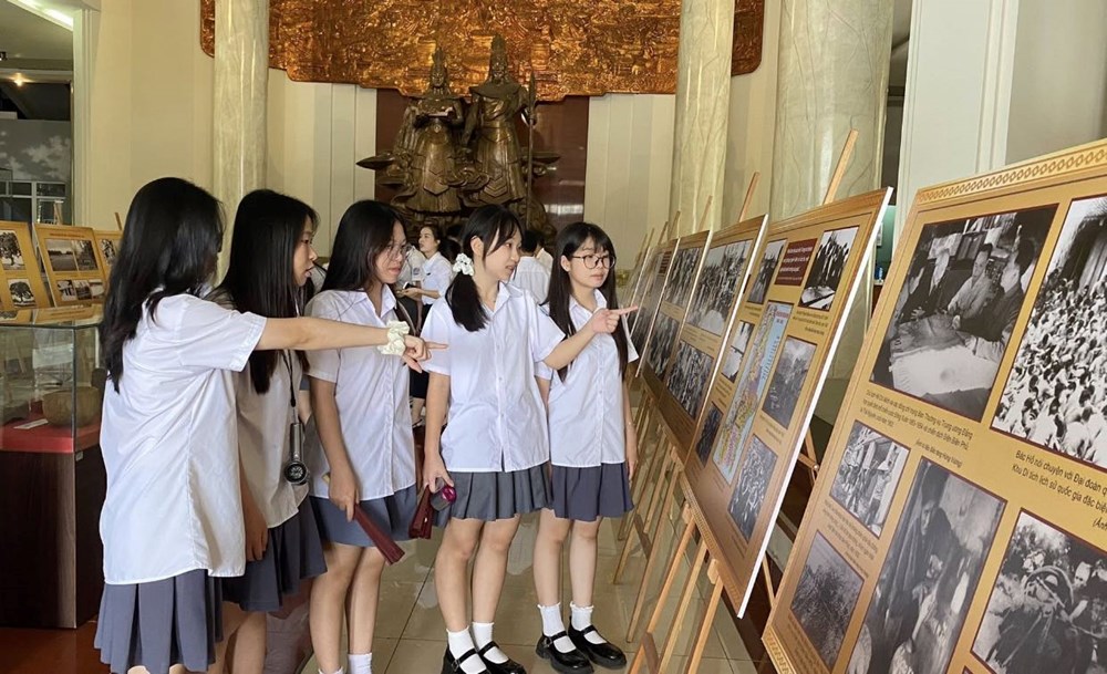 Trưng bày chuyên đề “Cách mạng Tháng Tám 1945 – Mốc son lịch sử hào hùng” - ảnh 2