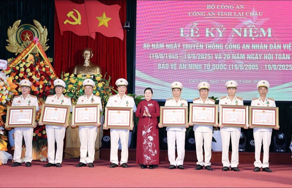 Lai Châu kỷ niệm 80 năm Ngày truyền thống Công an nhân dân - ảnh 2