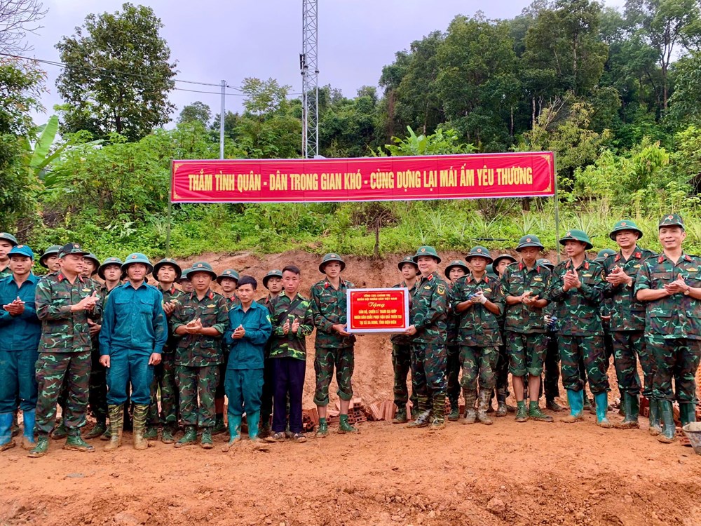 Biểu dương cán bộ, chiến sĩ giúp dân khắc phục hậu quả thiên tai tại Điện Biên - ảnh 1