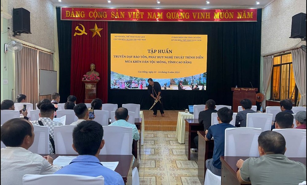 Bảo tồn, phát huy nghệ thuật trình diễn múa Khèn dân tộc Mông ở Cao Bằng - ảnh 3