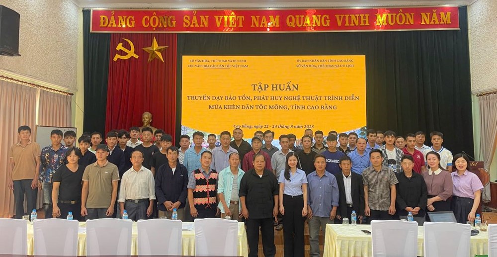Bảo tồn, phát huy nghệ thuật trình diễn múa Khèn dân tộc Mông ở Cao Bằng - ảnh 1