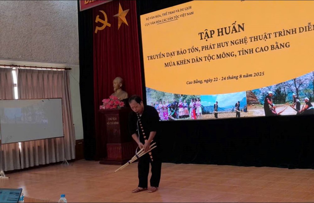 Bảo tồn, phát huy nghệ thuật trình diễn múa Khèn dân tộc Mông ở Cao Bằng - ảnh 2