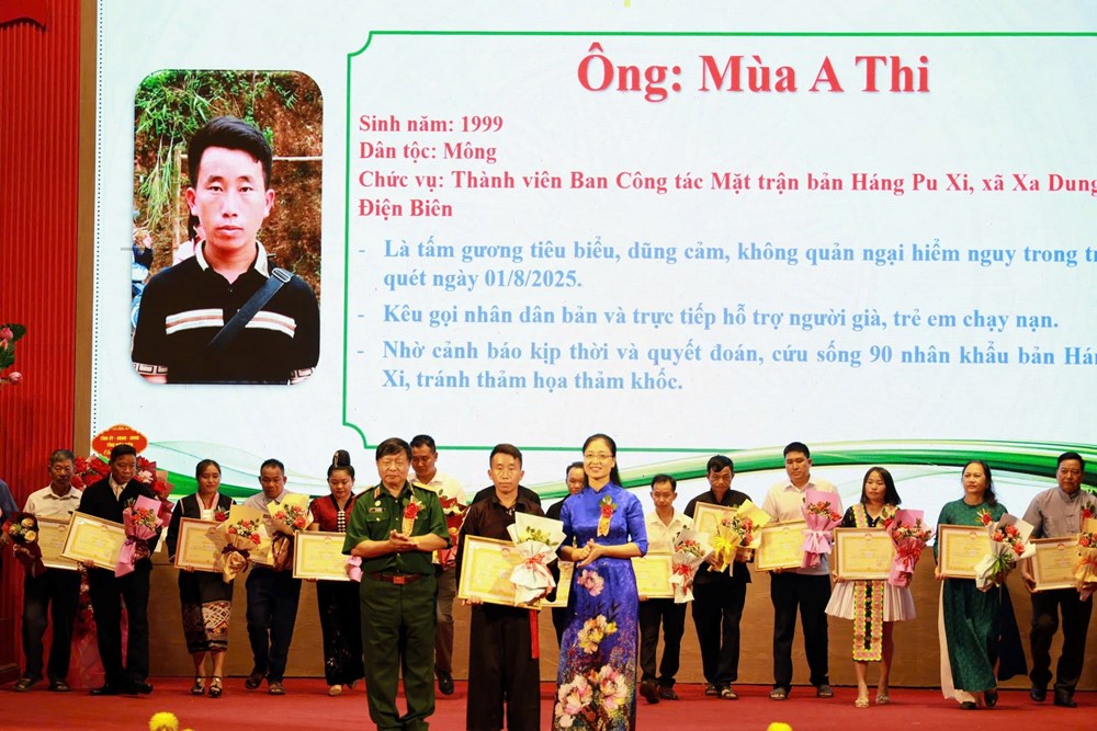 Điện Biên tôn vinh 75 tập thể, cá nhân điển hình tiên tiến - ảnh 2
