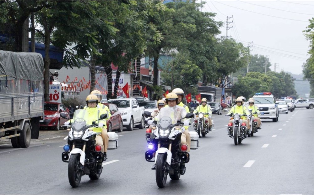 Sơn La ra quân cao điểm tuyên truyền bảo đảm trật tự an toàn giao thông - ảnh 1