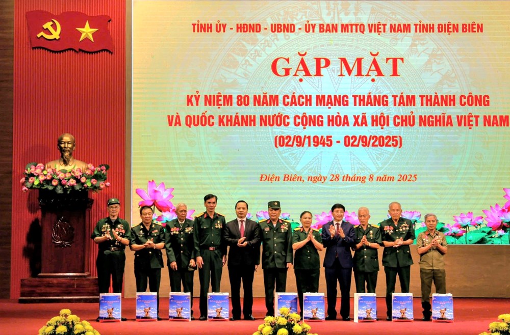 Điện Biên gặp mặt kỷ niệm 80 năm Cách mạng Tháng Tám và Quốc khánh 2.9 - ảnh 2