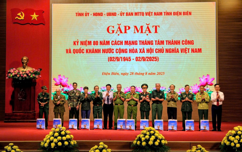 Điện Biên gặp mặt kỷ niệm 80 năm Cách mạng Tháng Tám và Quốc khánh 2.9 - ảnh 1