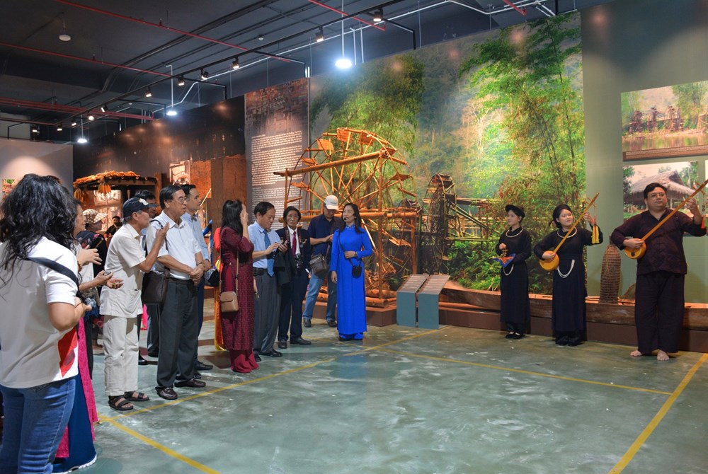 Ấn tượng sắc màu 54 dân tộc Việt Nam tại Triển lãm Thành tựu đất nước - ảnh 6