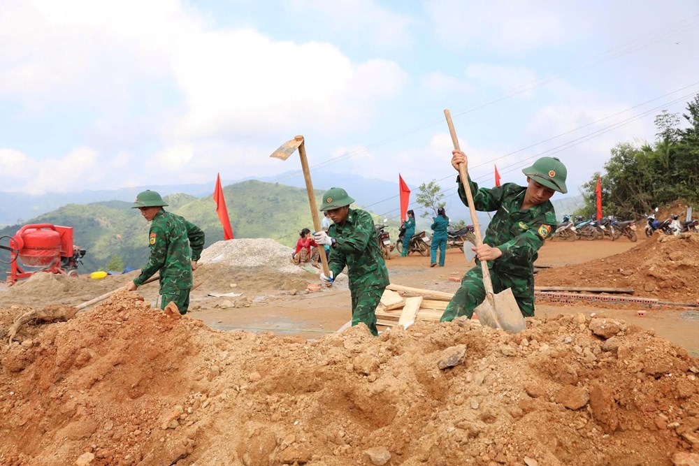 Chiến dịch thần tốc làm nhà cho người dân vùng lũ sớm ổn định cuộc sống - ảnh 2