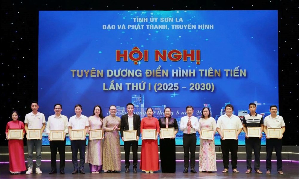 Biểu dương 16 tập thể, cá nhân điển hình tiên tiến trong các phong trào thi đua - ảnh 1