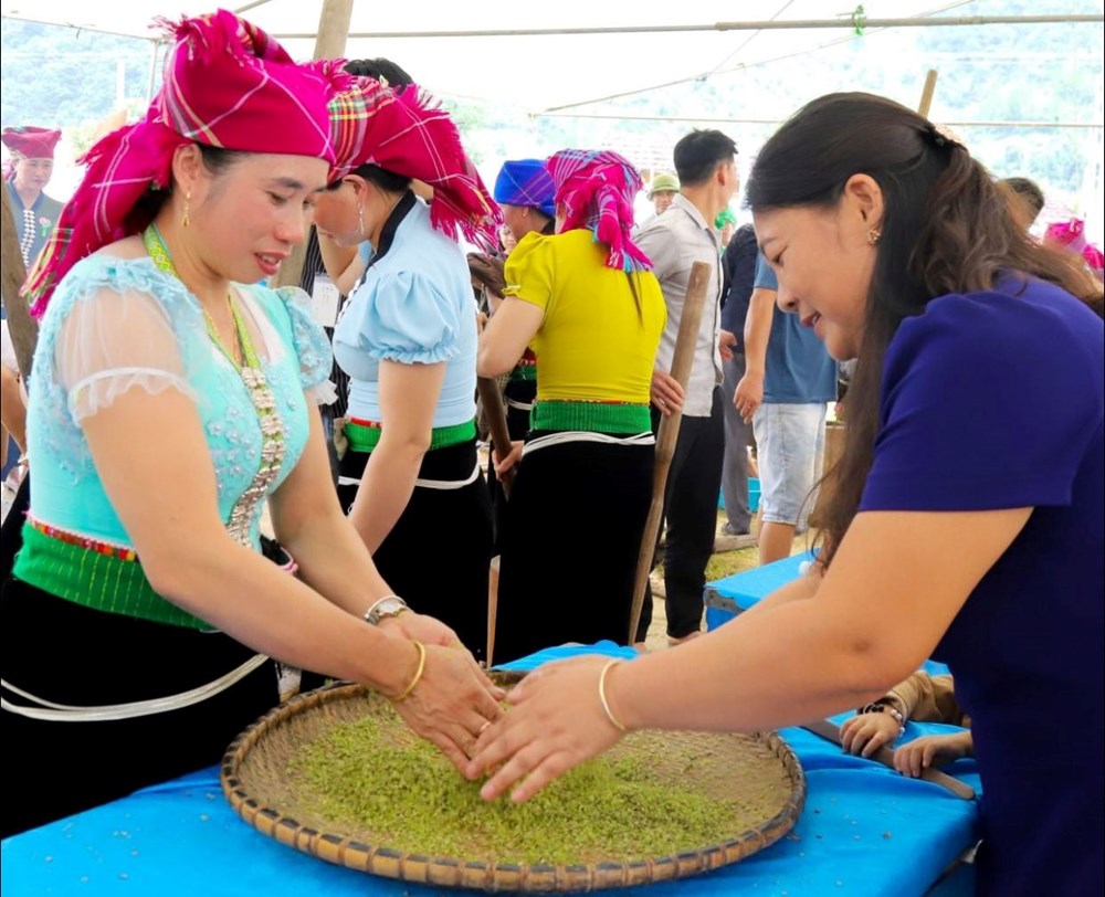 Rộn ràng Tết cơm mới ở miền cổ tích Ngọc Chiến - ảnh 4