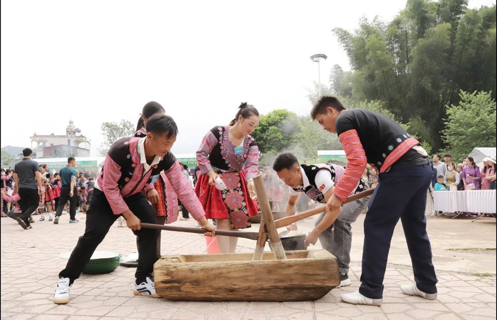 Đón “Tết độc lập” với đồng bào các dân tộc trên cao nguyên Mộc Châu - ảnh 6