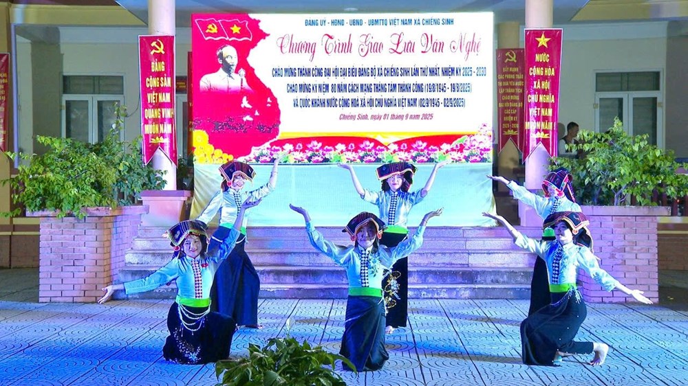 Đồng bào các dân tộc xã vùng cao Chiềng Sinh vui “Tết độc lập“ - ảnh 3