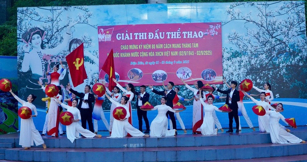 Điện Biên: Sôi nổi các hoạt động văn nghệ, thể thao chào mừng Quốc khánh - ảnh 1