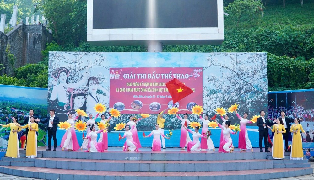 Điện Biên: Sôi nổi các hoạt động văn nghệ, thể thao chào mừng Quốc khánh - ảnh 3