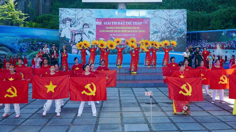 Điện Biên: Sôi nổi các hoạt động văn nghệ, thể thao chào mừng Quốc khánh - ảnh 2