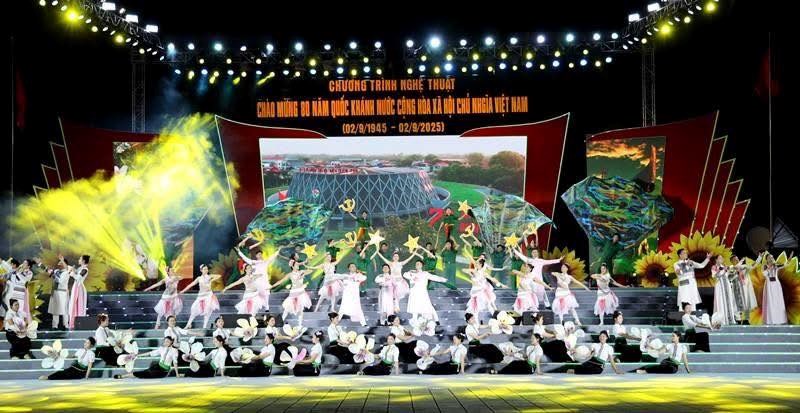 Ấn tượng, xúc động chương trình nghệ thuật “Vinh quang Việt Nam“ - ảnh 5