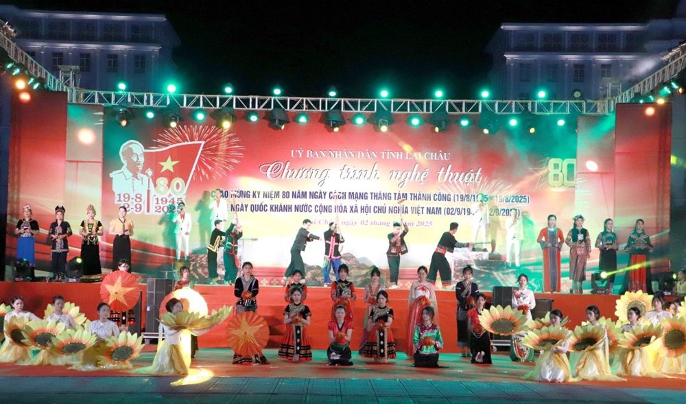 Tự hào chương trình nghệ thuật “Vinh quang Việt Nam - Lai Châu tỏa sáng“ - ảnh 4