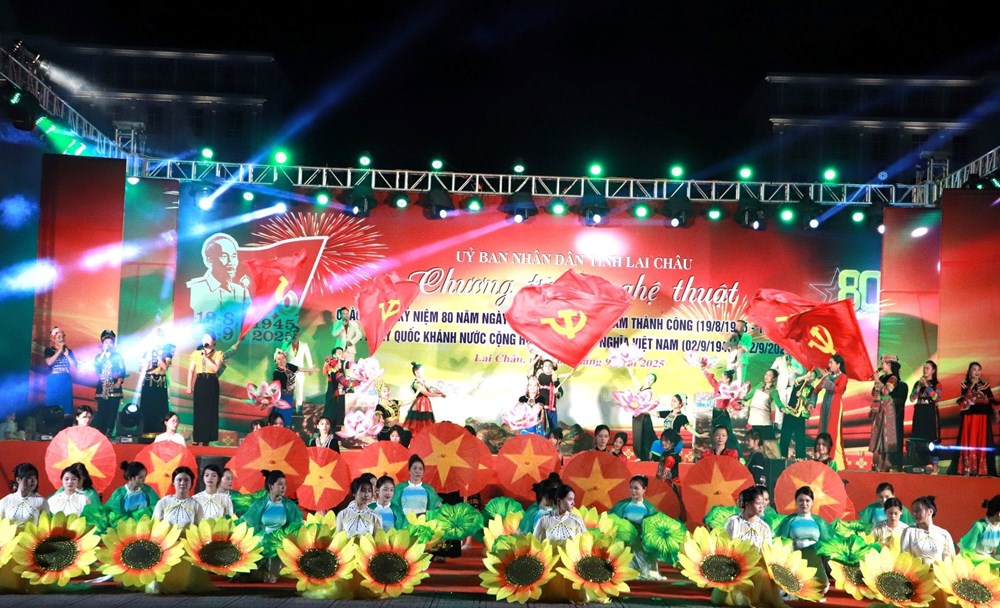 Tự hào chương trình nghệ thuật “Vinh quang Việt Nam - Lai Châu tỏa sáng“ - ảnh 1