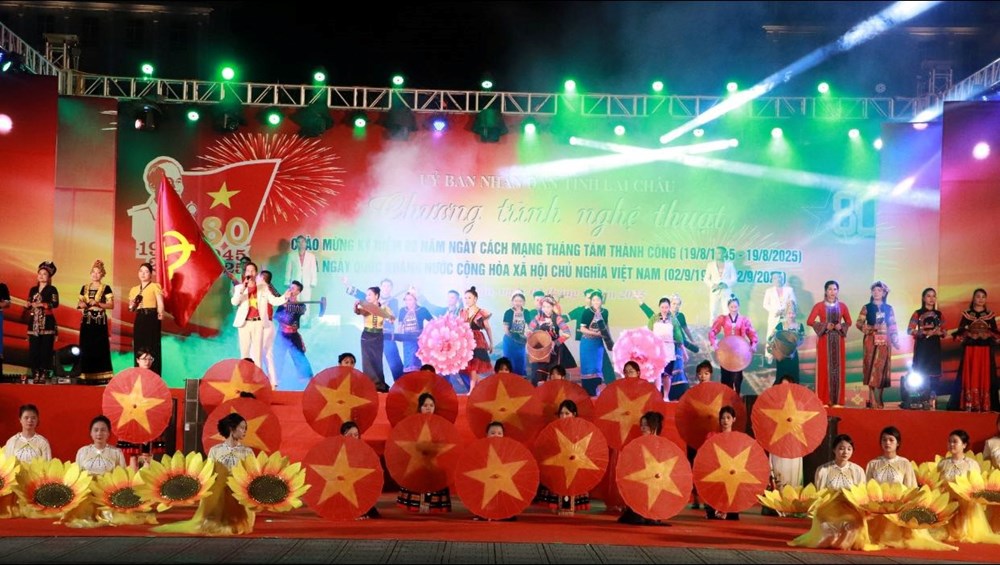 Tự hào chương trình nghệ thuật “Vinh quang Việt Nam - Lai Châu tỏa sáng“ - ảnh 2