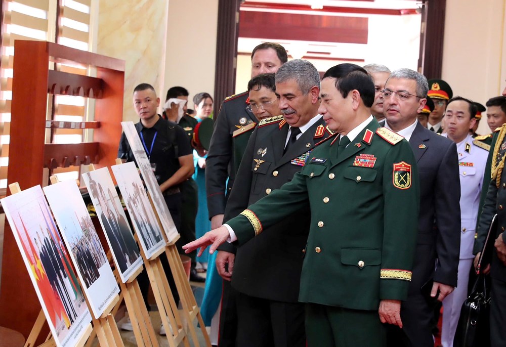 Bộ trưởng Bộ Quốc phòng Phan Văn Giang hội đàm với Bộ trưởng Quốc phòng Azerbaijan - ảnh 5