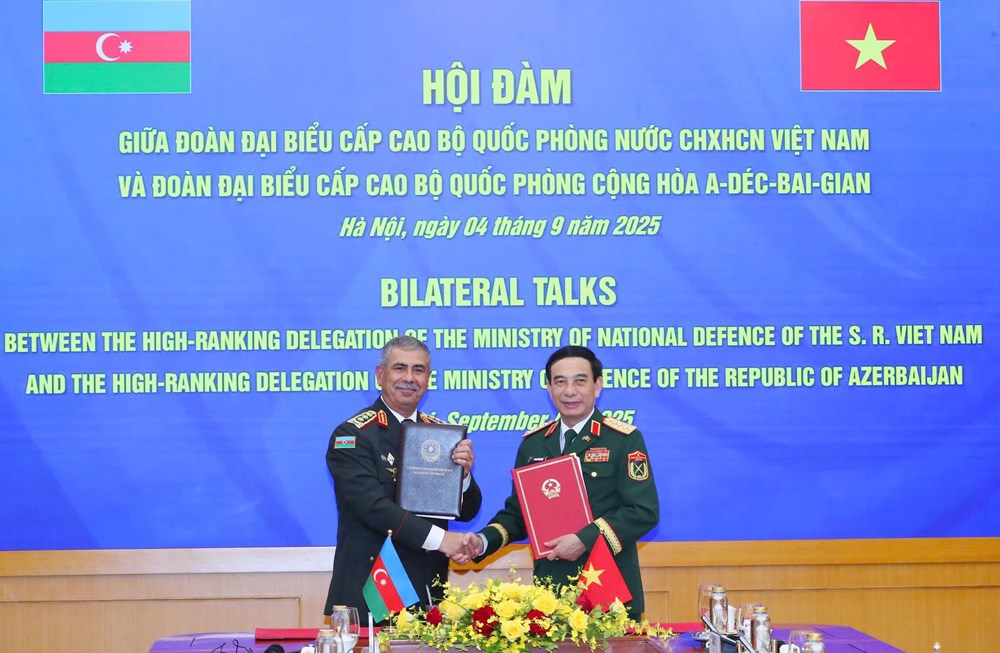 Bộ trưởng Bộ Quốc phòng Phan Văn Giang hội đàm với Bộ trưởng Quốc phòng Azerbaijan - ảnh 6