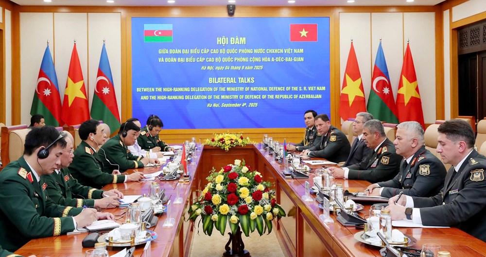 Bộ trưởng Bộ Quốc phòng Phan Văn Giang hội đàm với Bộ trưởng Quốc phòng Azerbaijan - ảnh 2
