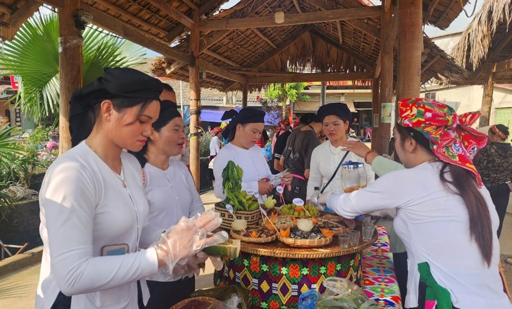 Đậm đà bản sắc văn hóa các dân tộc tại lễ hội đền Nghĩa Đô - ảnh 5