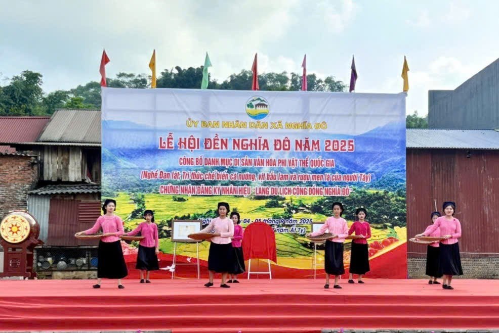Đậm đà bản sắc văn hóa các dân tộc tại lễ hội đền Nghĩa Đô - ảnh 6