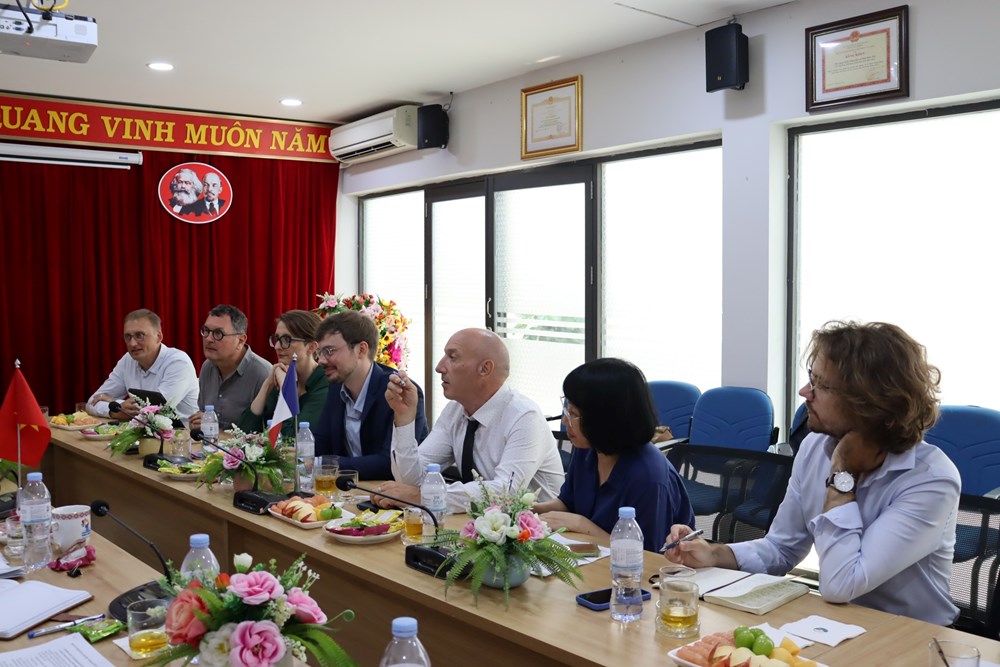 Bảo tàng Chiến thắng Điện Biên Phủ tăng cường hợp tác với Bảo tàng Ký ức chiến tranh Caen (Pháp) - ảnh 3