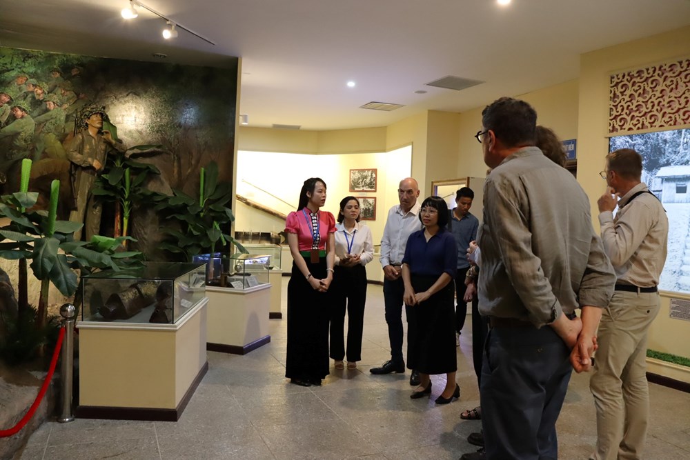 Bảo tàng Chiến thắng Điện Biên Phủ tăng cường hợp tác với Bảo tàng Ký ức chiến tranh Caen (Pháp) - ảnh 4