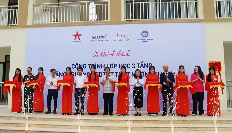 Đưa công trình lớp học 3 tầng Trường PTDTNT- THPT Mường Thanh vào sử dụng - ảnh 1