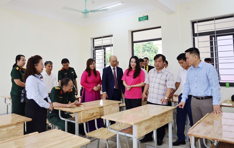 Đưa công trình lớp học 3 tầng Trường PTDTNT- THPT Mường Thanh vào sử dụng - ảnh 3