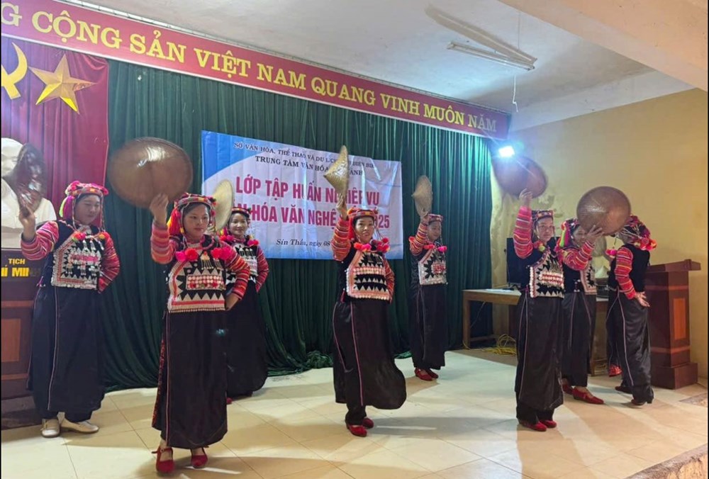 Người Hà Nhì ở Sín Thầu giữ gìn văn hóa truyền thống - ảnh 1