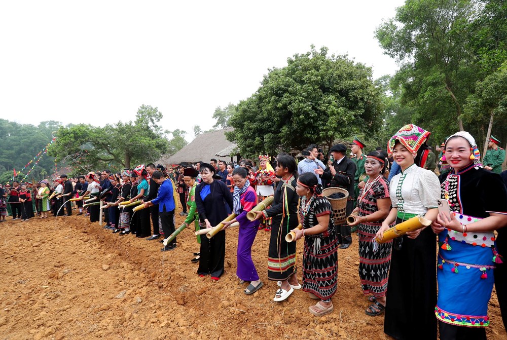 Những người “giữ lửa” tại ngôi Làng 54 dân tộc - ảnh 8