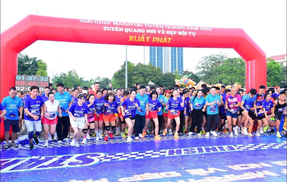 Gần 1.000 VĐV tham gia Giải chạy Marathon “Tuyên Quang- Nơi vẻ đẹp hội tụ“ - ảnh 1