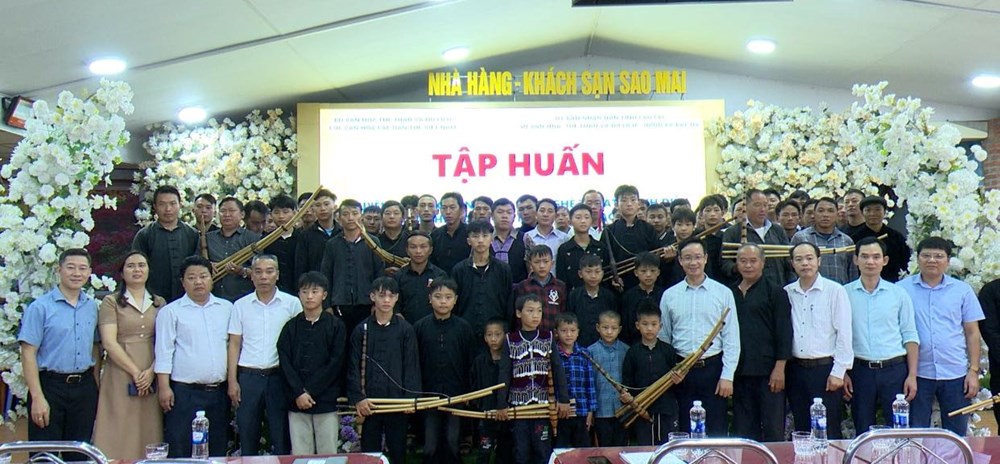 Bảo tồn nghệ thuật trình diễn múa Khèn dân tộc Mông ở Lào Cai - ảnh 1