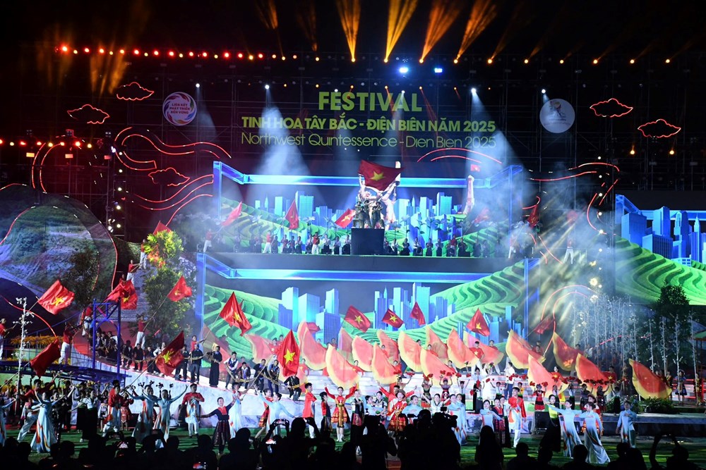 Khai mạc Festival Tinh hoa Tây Bắc - Điện Biên năm 2025 - ảnh 1