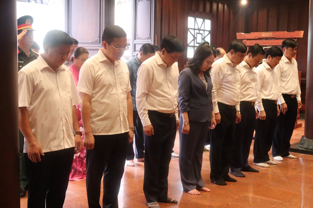 Phó Chủ tịch nước Võ Thị Ánh Xuân thăm, tặng quà gia đình người có công tại Điện Biên - ảnh 3