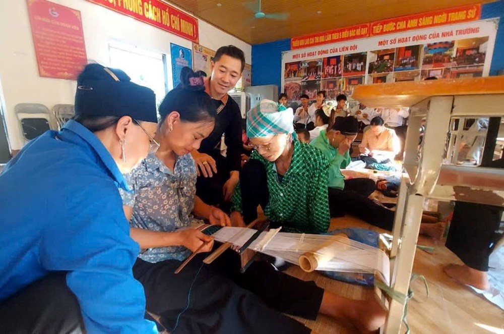 Gắn nghề thủ công truyền thống người Tày và Dao ở Nghĩa Đô với phát triển du lịch - ảnh 7