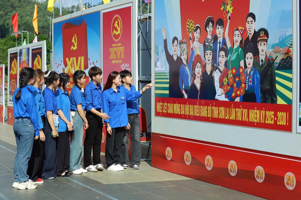 Triển lãm tranh cổ động chào mừng Đại hội đại biểu Đảng bộ tỉnh Sơn La lần thứ XVI - ảnh 3
