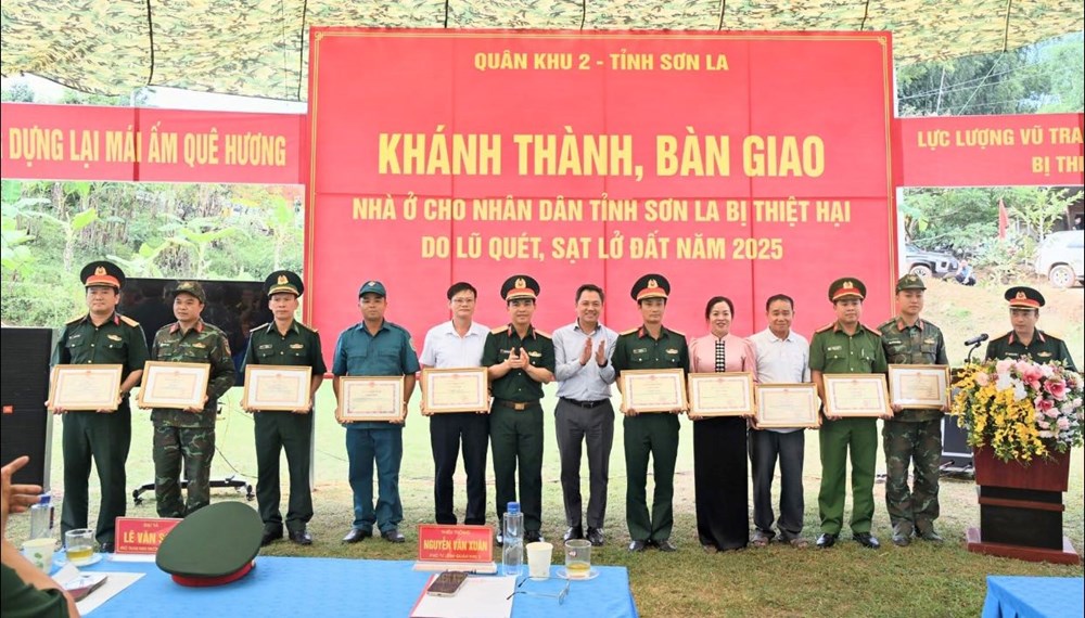 Sơn La: Khánh thành, bàn giao nhà cho người dân bị thiệt hại do mưa lũ - ảnh 4