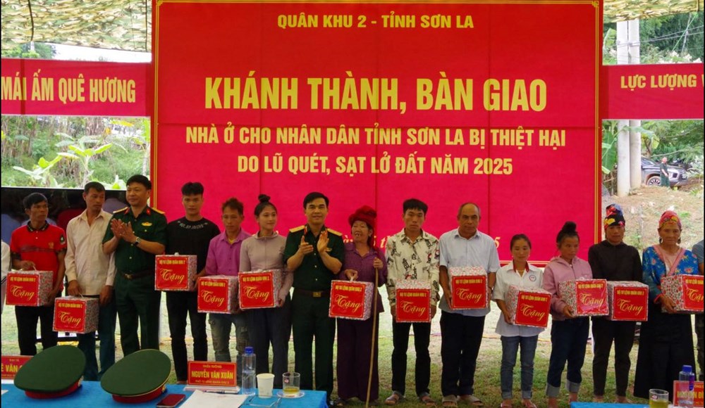 Sơn La: Khánh thành, bàn giao nhà cho người dân bị thiệt hại do mưa lũ - ảnh 3