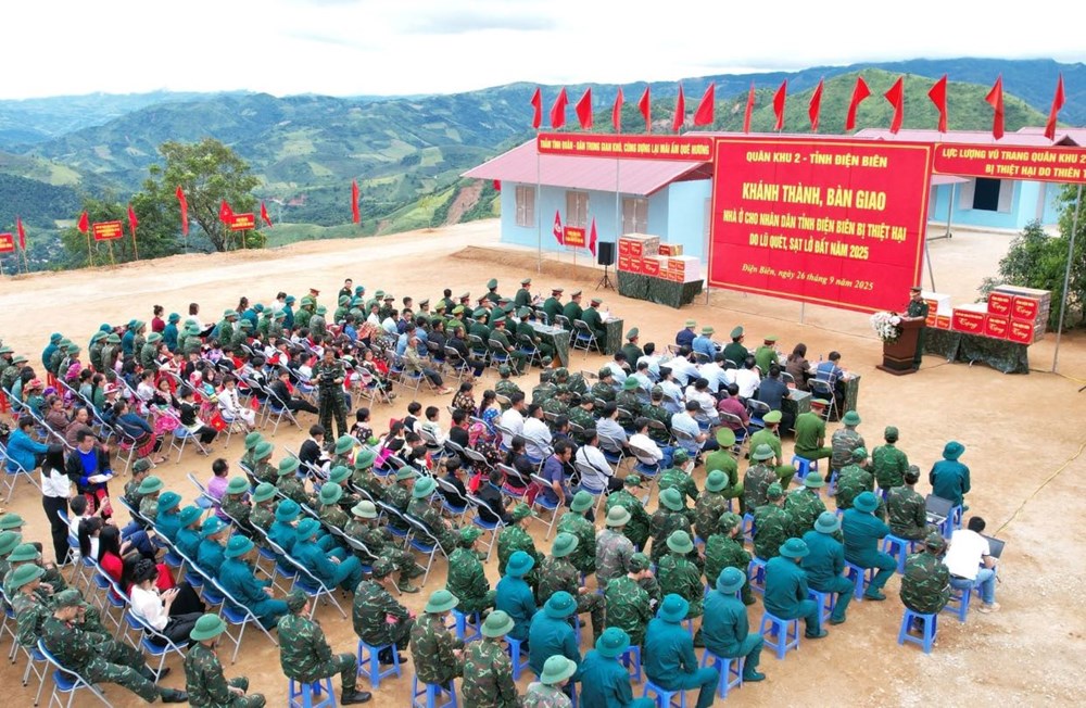  Khánh thành, bàn giao nhà cho người dân bị thiệt hại do mưa lũ - ảnh 1